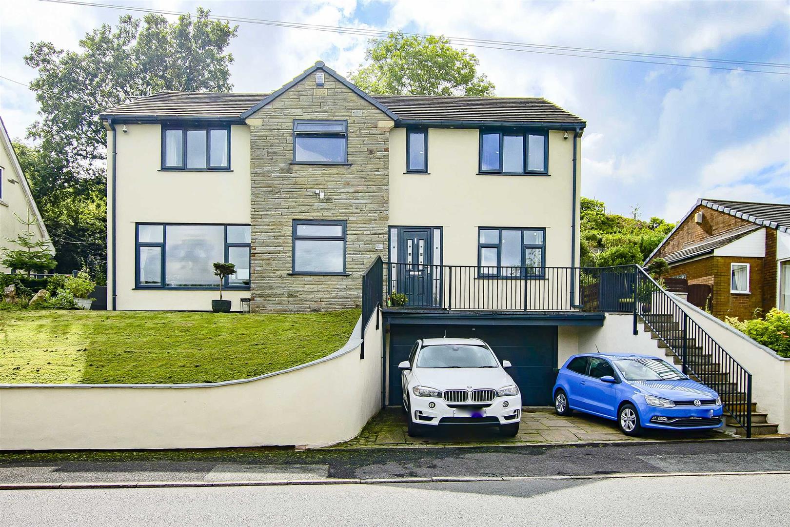 5 Bedroom Detached House For Sale - Main Image